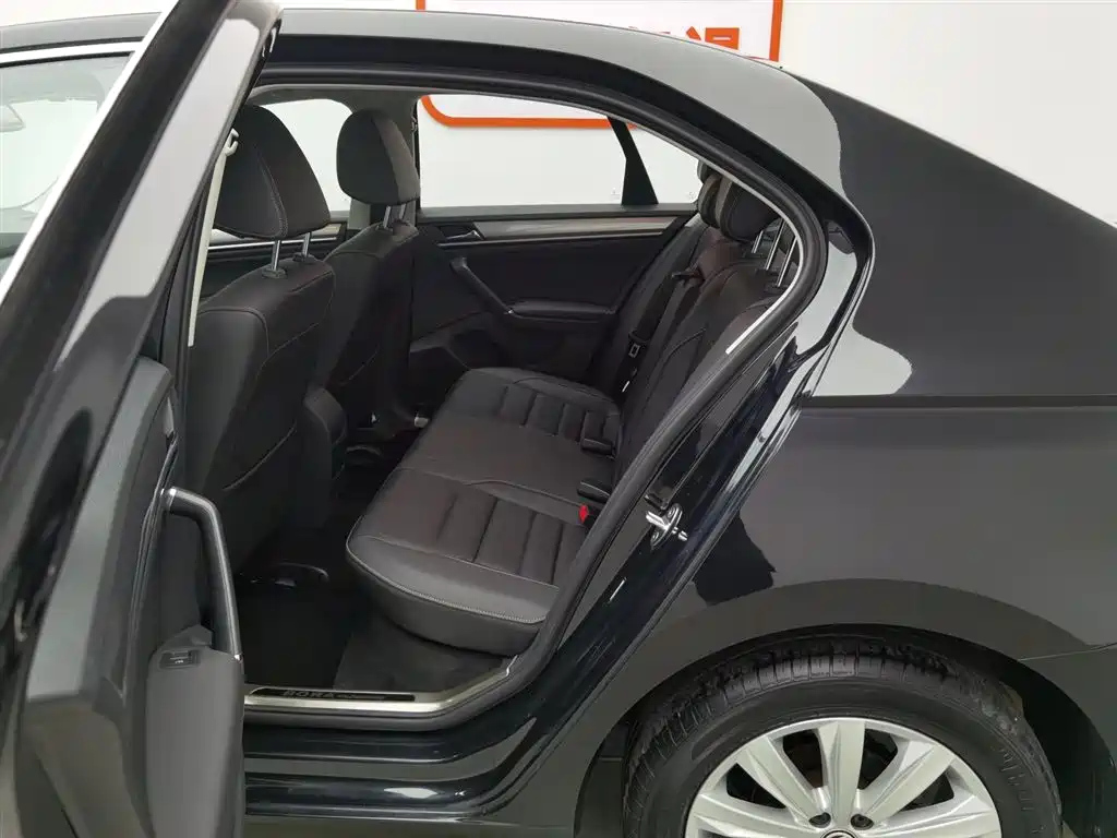 VOLKSWAGEN BORA 2018