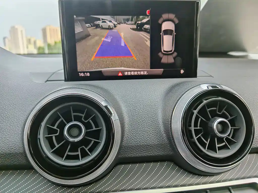 AUDI Q2L 2024