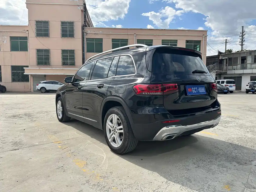 MERCEDES BENZ GLB 2023