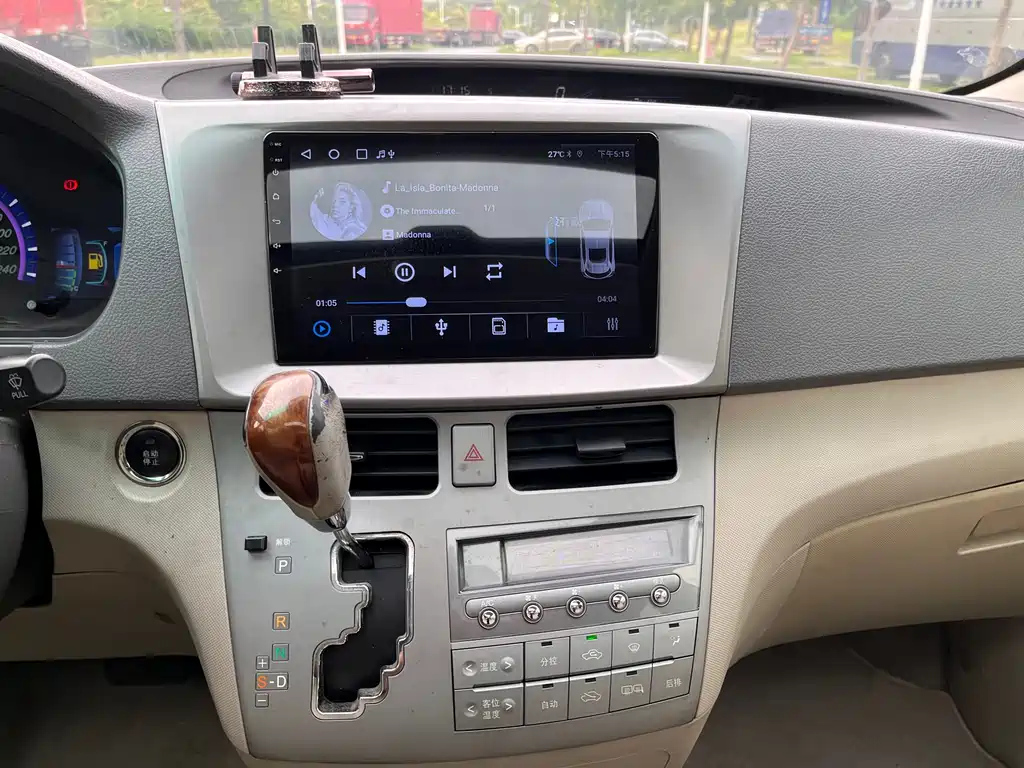 BYD M6 2015