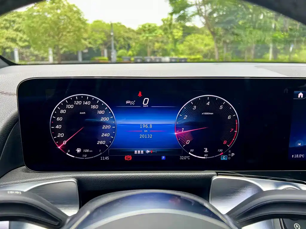 MERCEDES BENZ GLB 2024