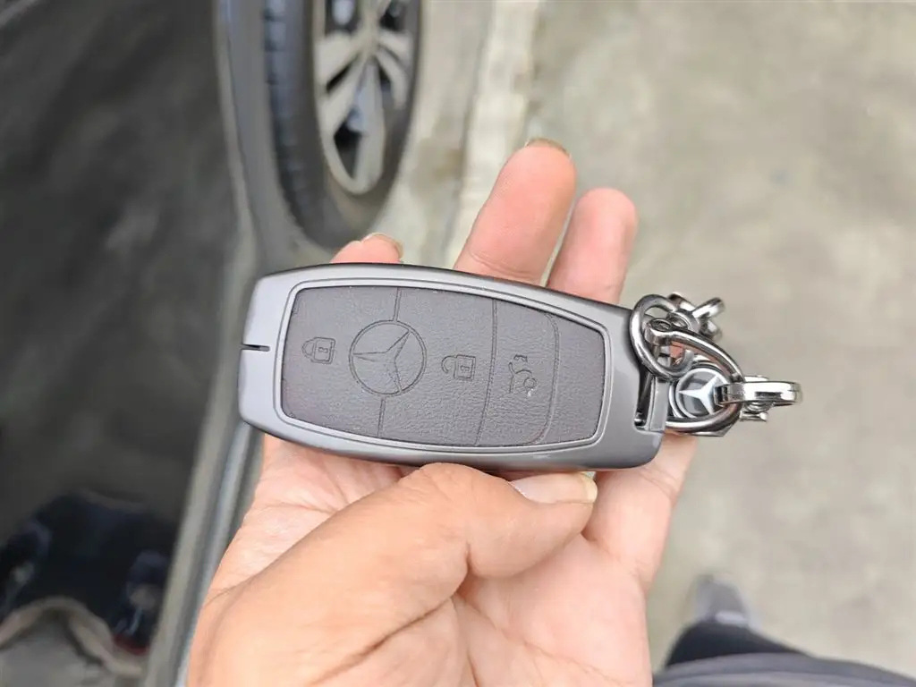 MERCEDES BENZ GLB 2024