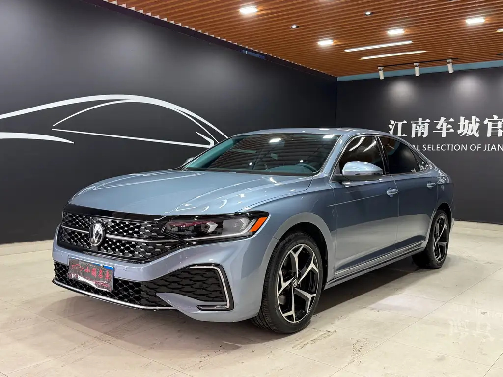 VOLKSWAGEN PASSAT 2023