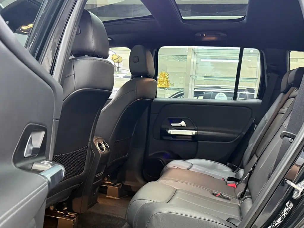 MERCEDES BENZ GLB 2023