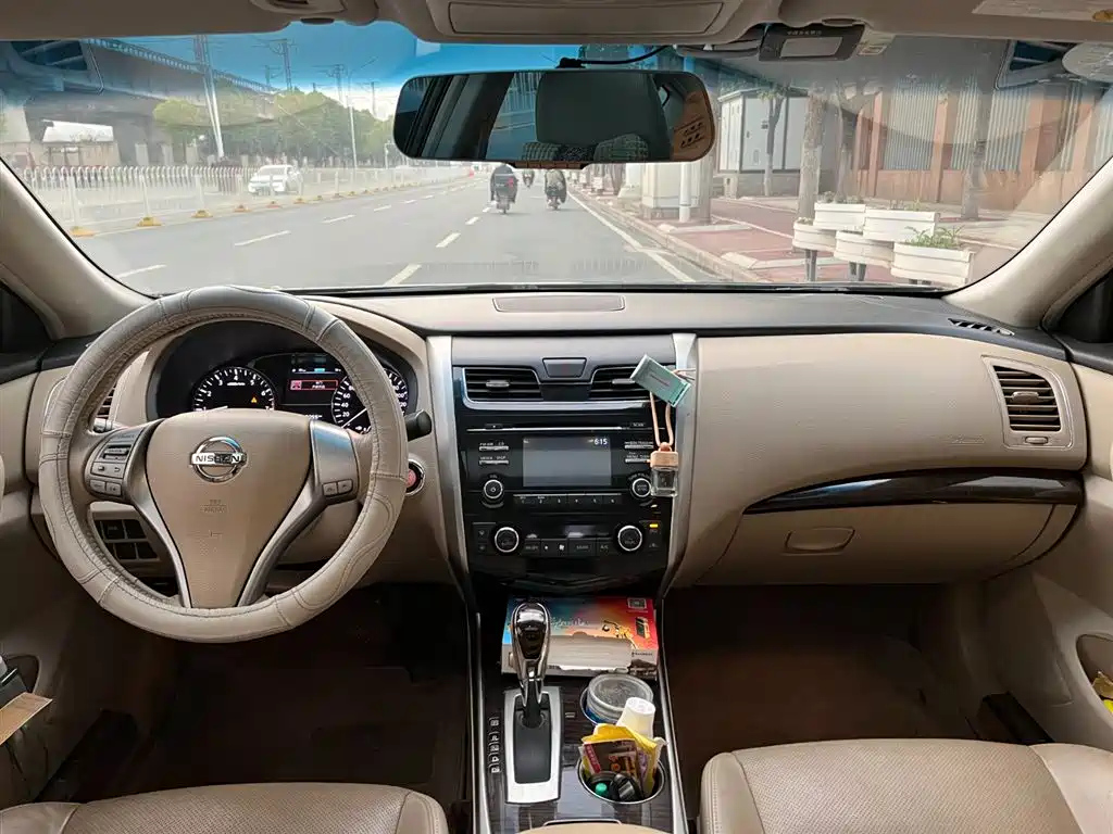 NISSAN TEANA 2015