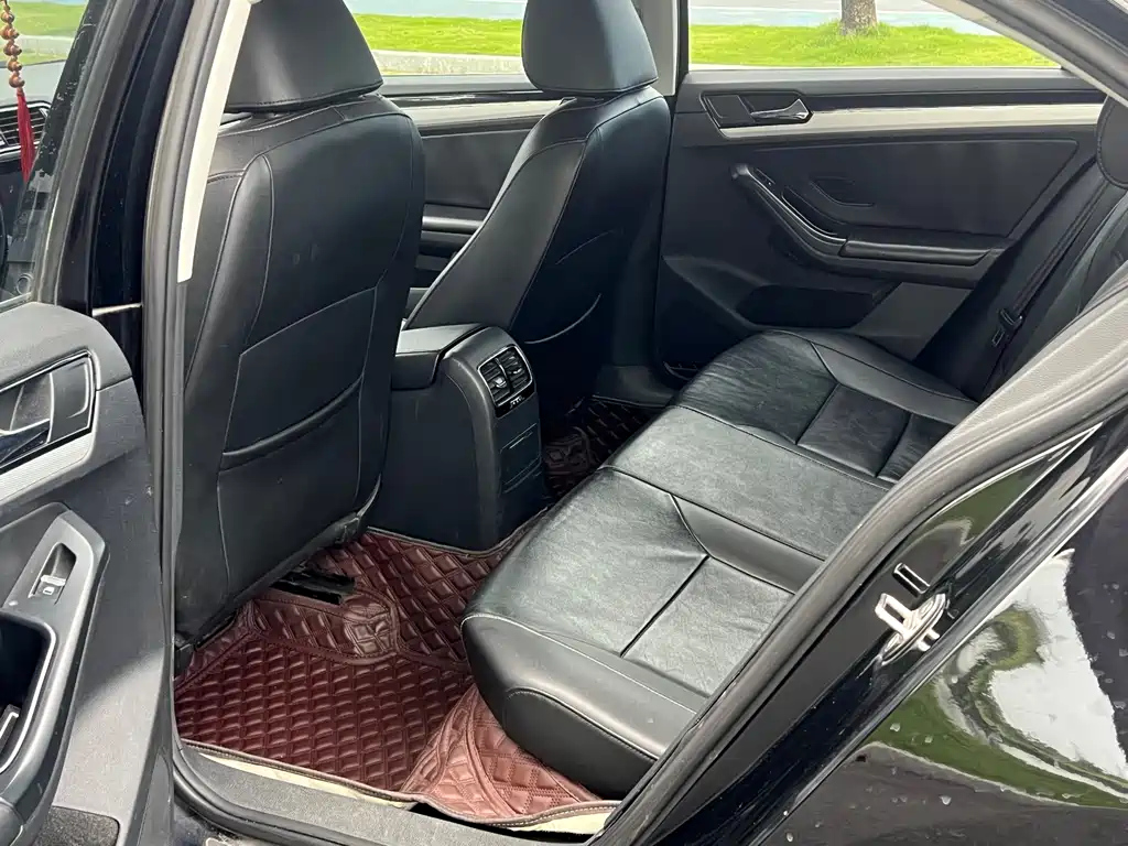 VOLKSWAGEN SAGITAR 2015