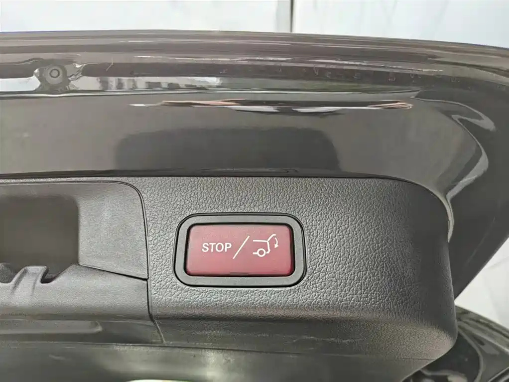 MERCEDES BENZ GLB 2023