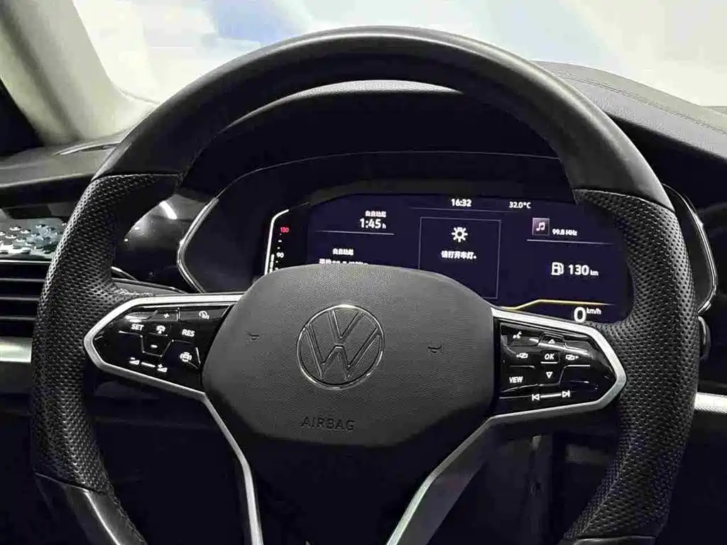 VOLKSWAGEN PASSAT 2023
