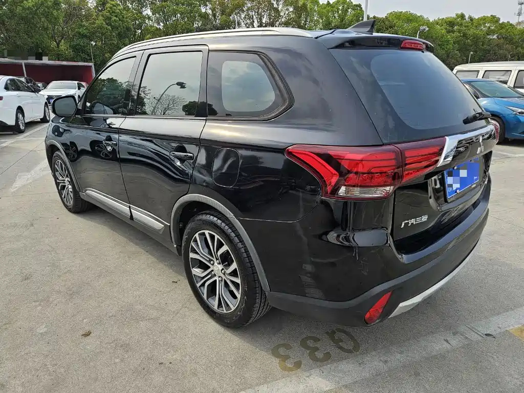 MITSUBISHI OUTLANDER 2017