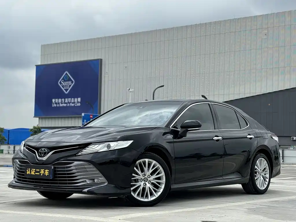 TOYOTA CAMRY 2019