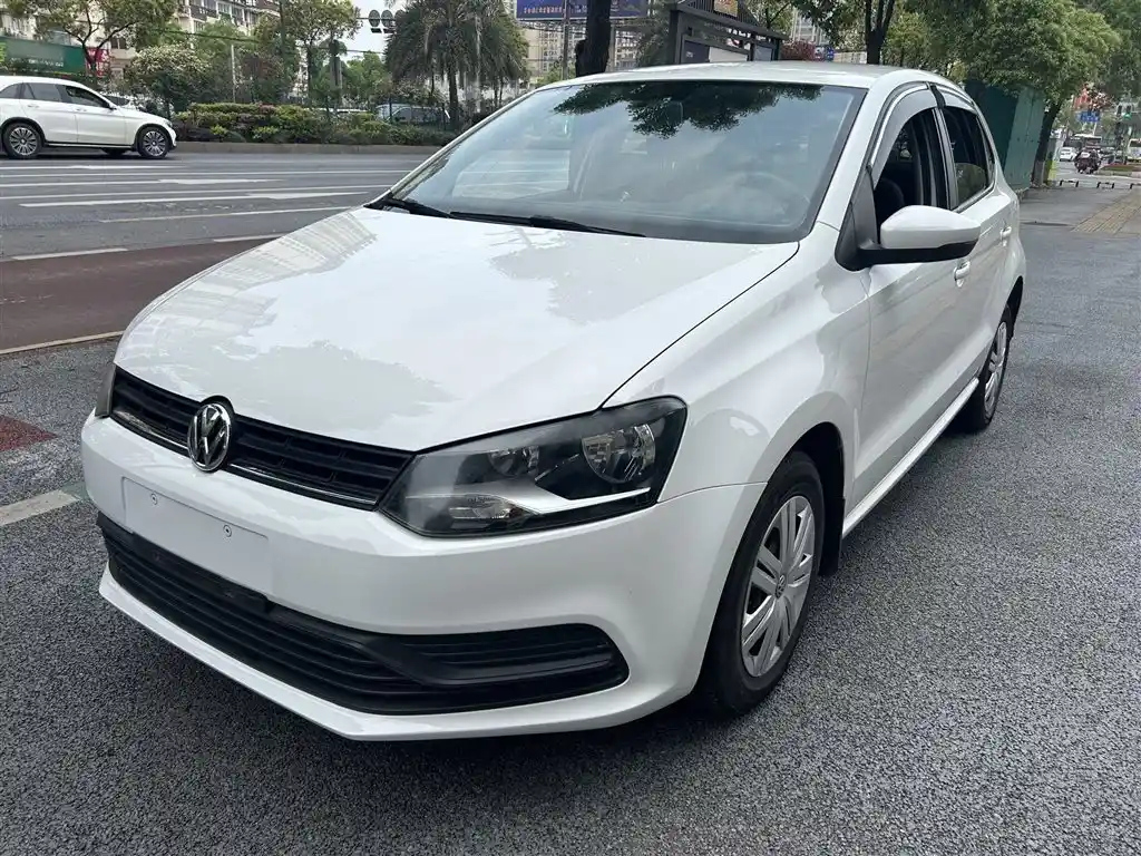 VOLKSWAGEN POLO 2016