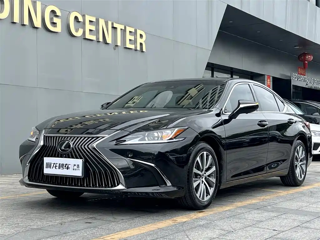 LEXUS ES 2018