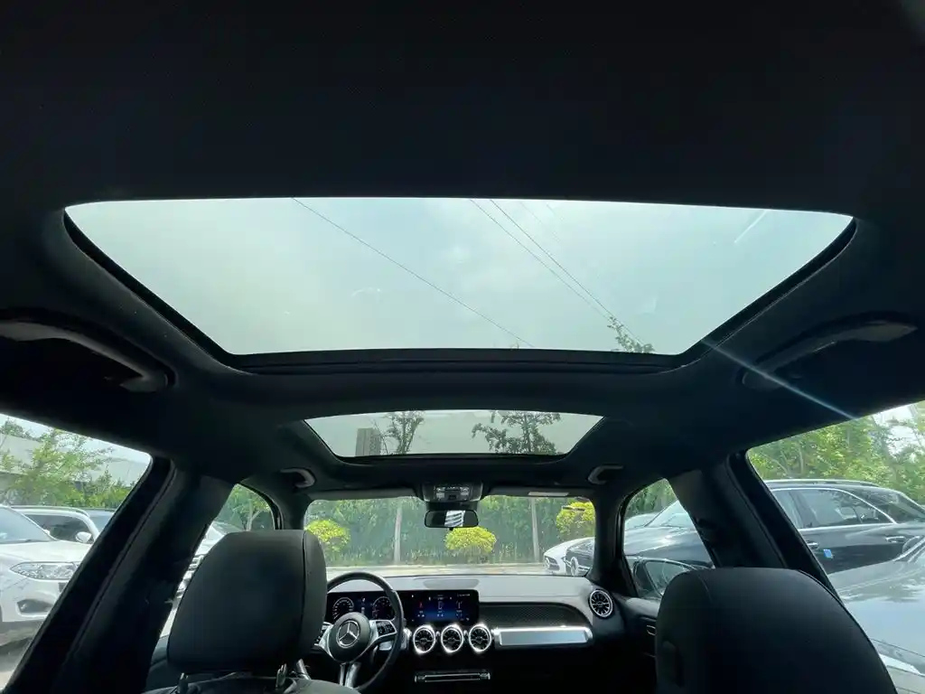 MERCEDES BENZ GLB 2024