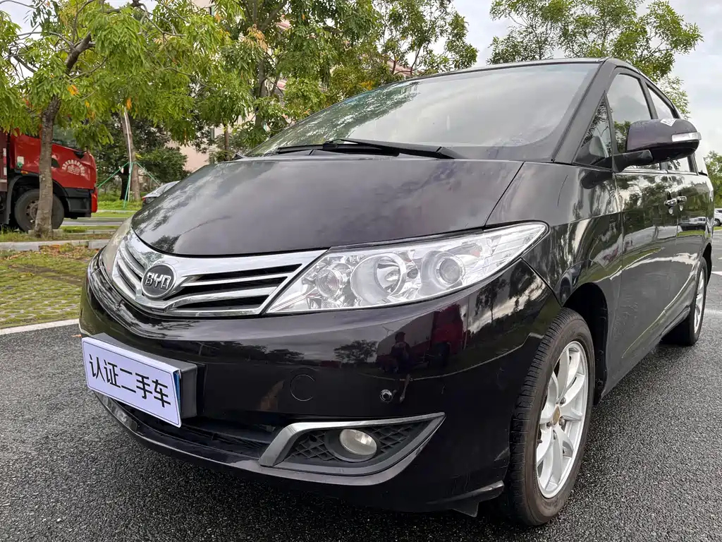 BYD M6 2015