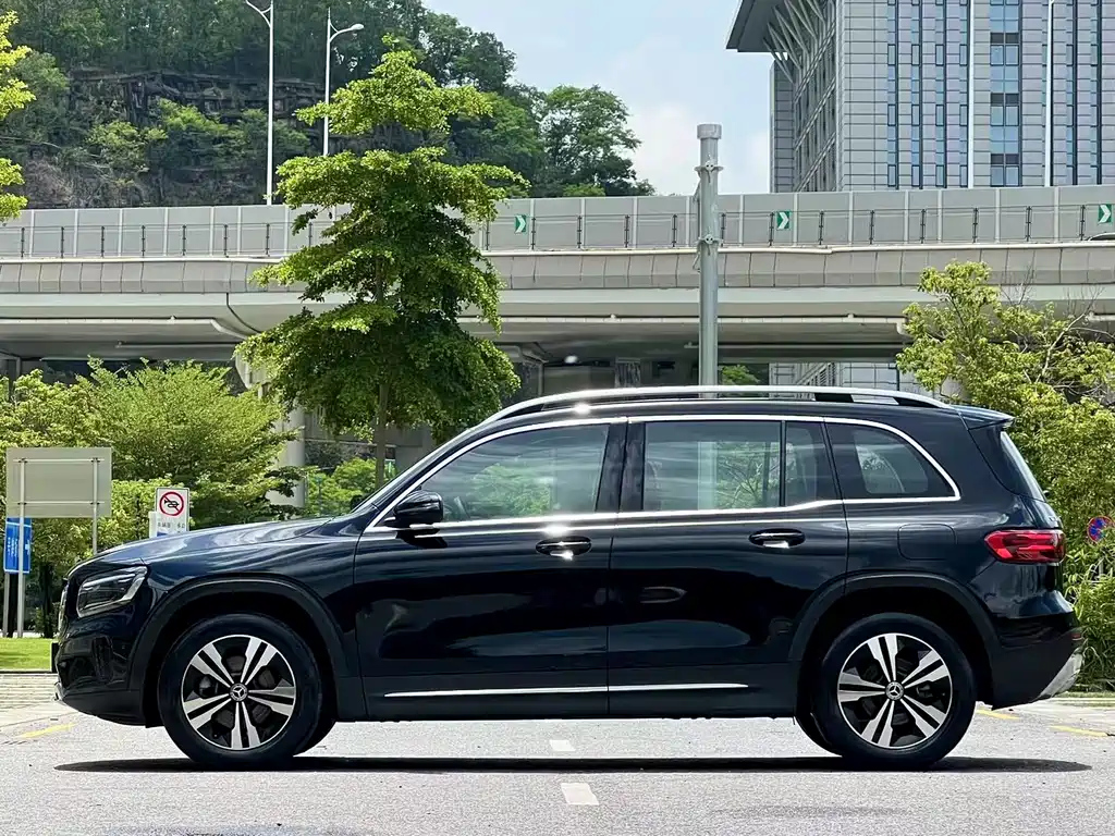 MERCEDES BENZ GLB 2024