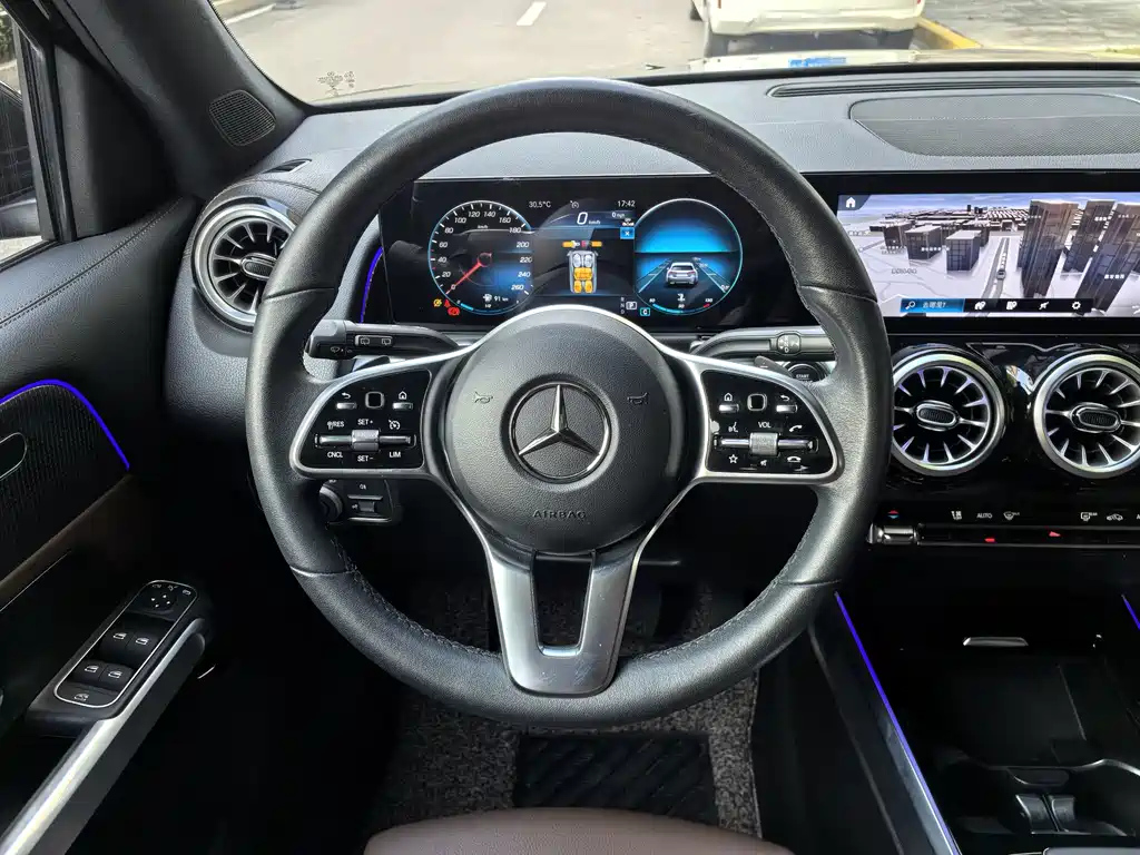 MERCEDES BENZ GLB 2023