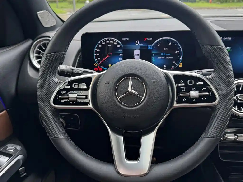MERCEDES BENZ GLB 2023