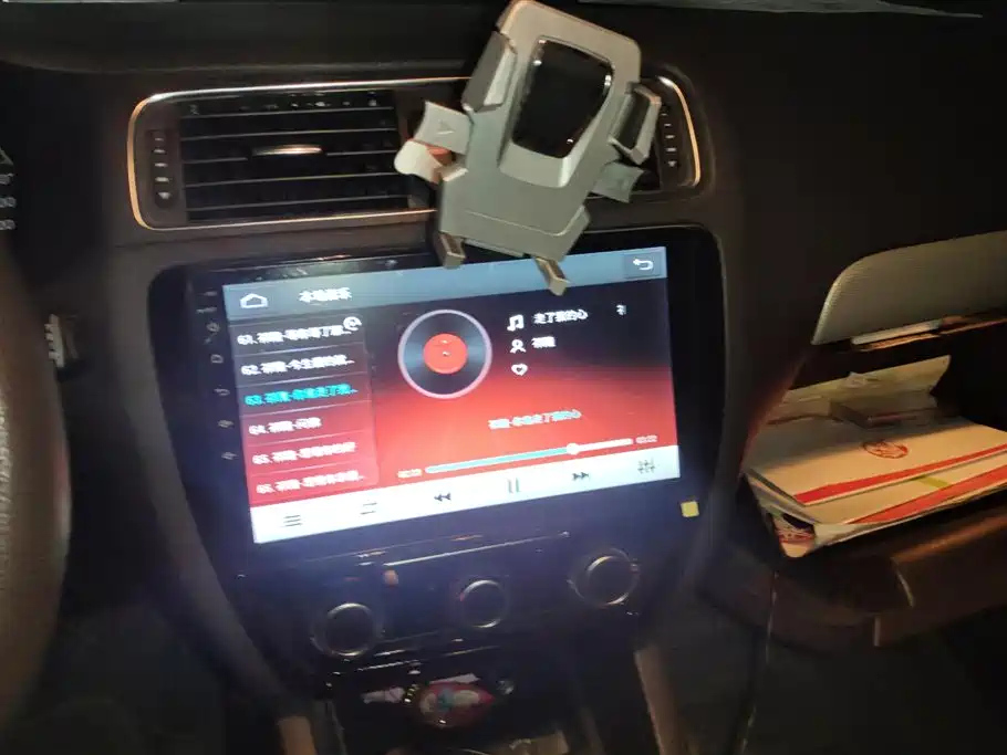 VOLKSWAGEN SAGITAR 2012