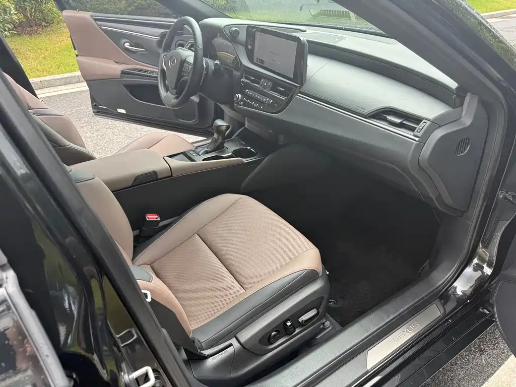 LEXUS ES 2023