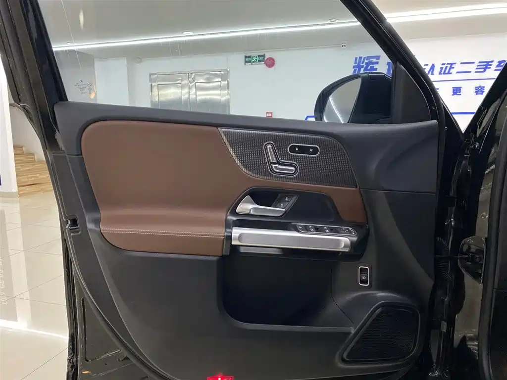 MERCEDES BENZ GLB 2023