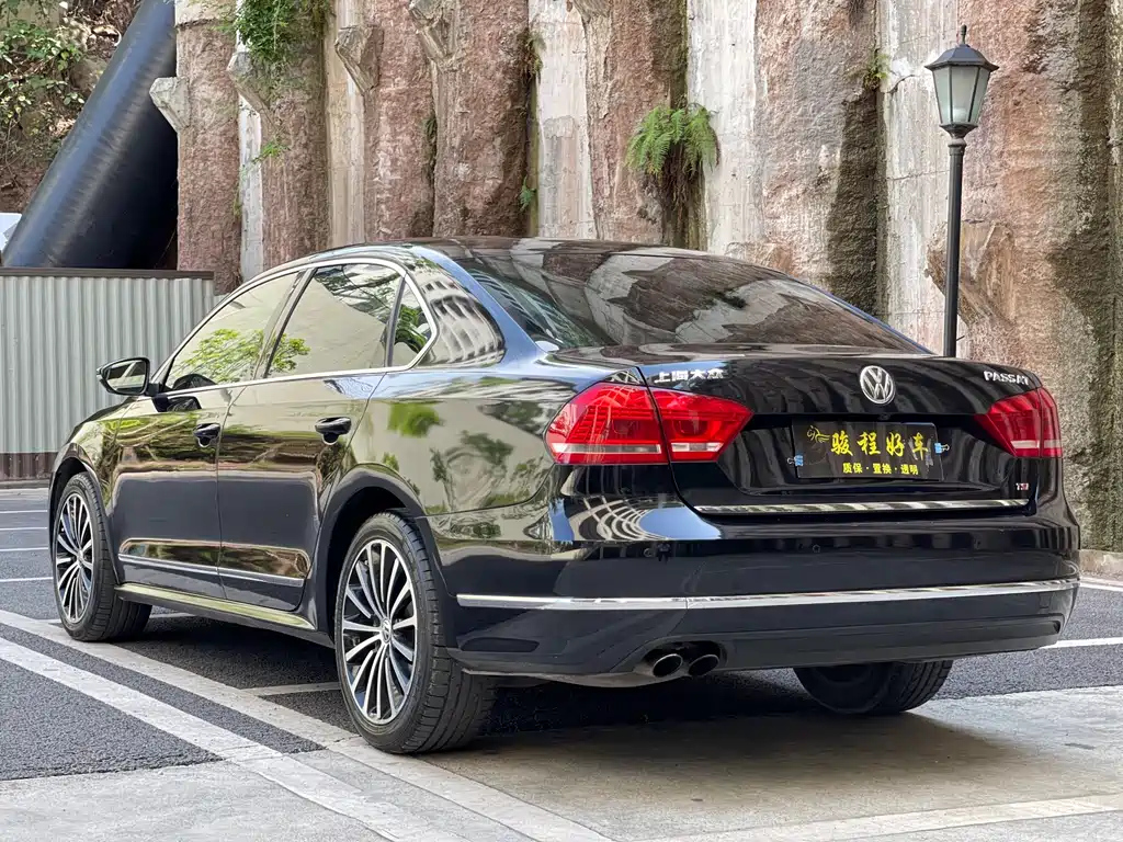 VOLKSWAGEN PASSAT 2014