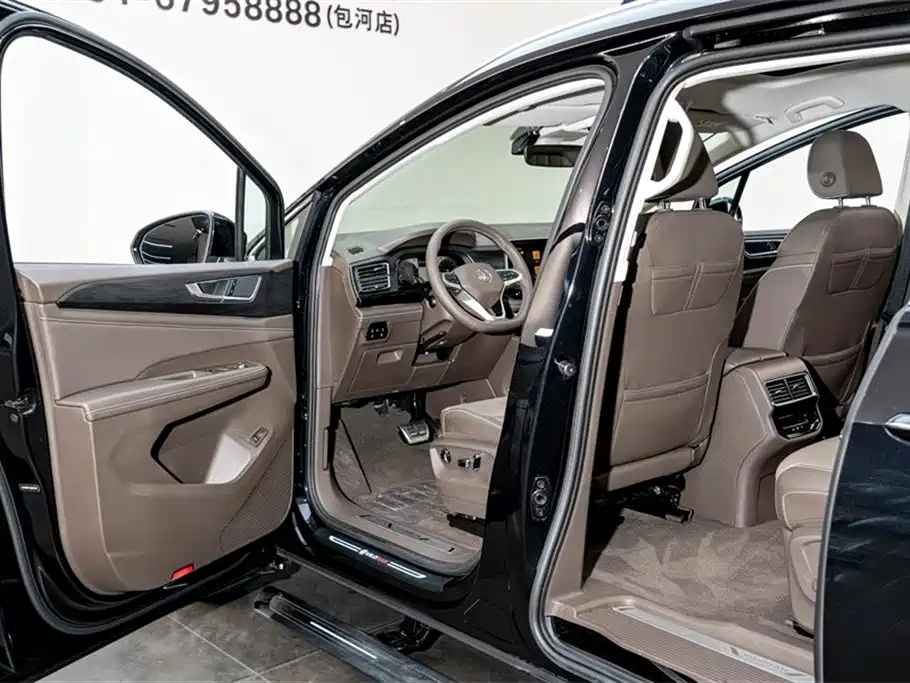 VOLKSWAGEN VILORAN 2023