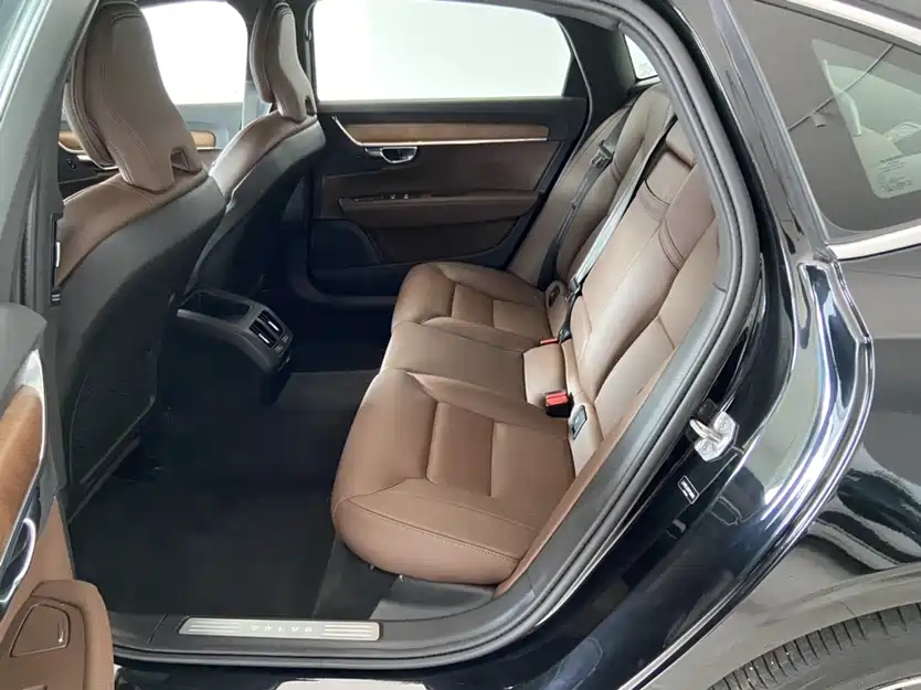 VOLVO S90 2023