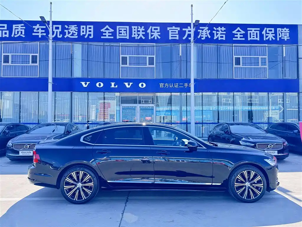 VOLVO S90 2025