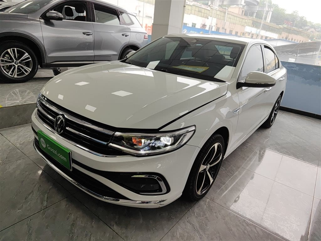 VOLKSWAGEN BORA 2023