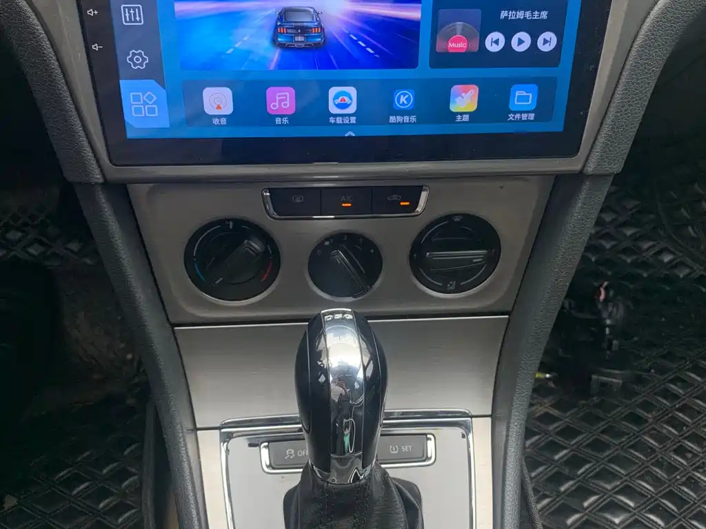 VOLKSWAGEN LAVIDA 2013