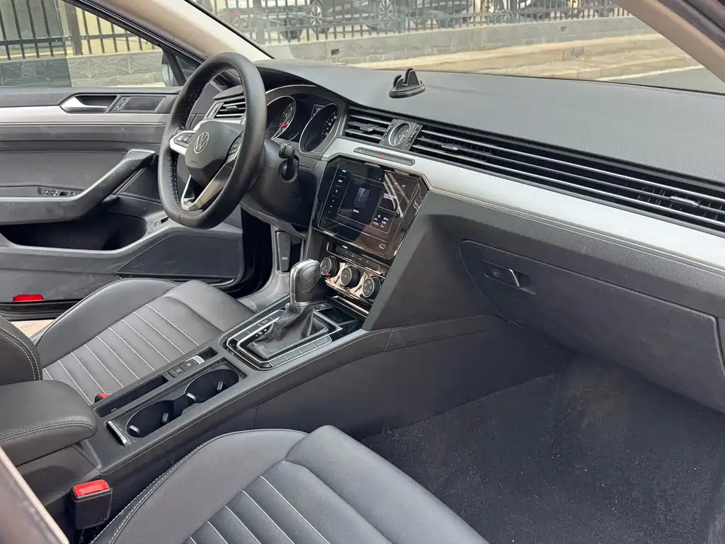 VOLKSWAGEN MAGOTAN 2020