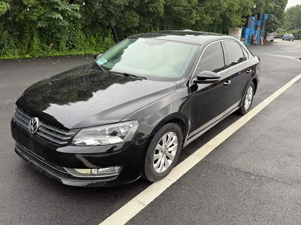 VOLKSWAGEN PASSAT 2013