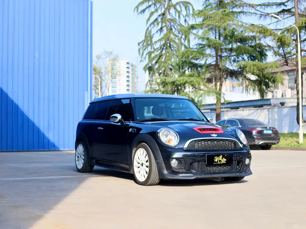 MINI CLUBMAN 2011