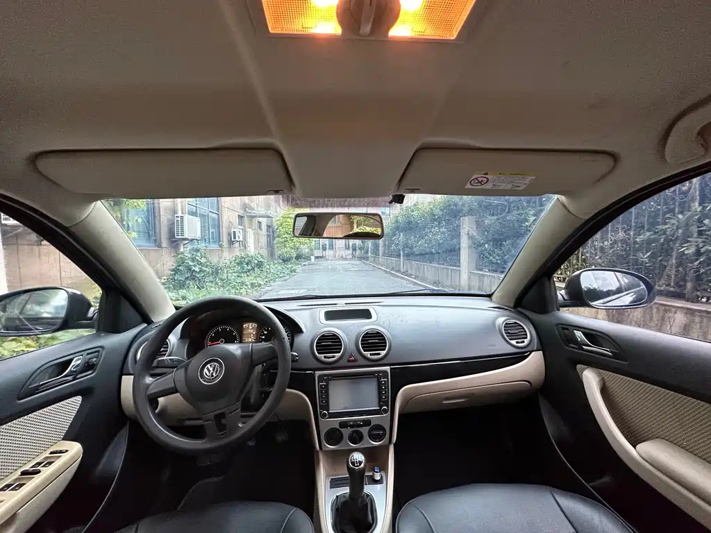 VOLKSWAGEN LAVIDA 2012