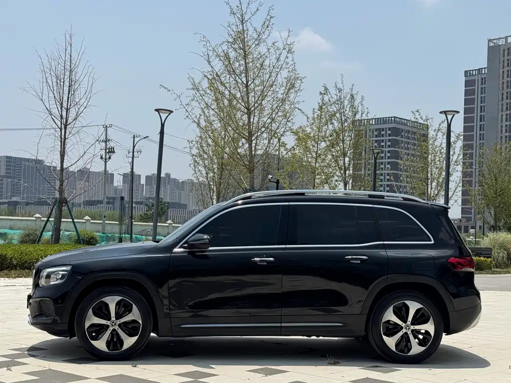 MERCEDES BENZ GLB 2023