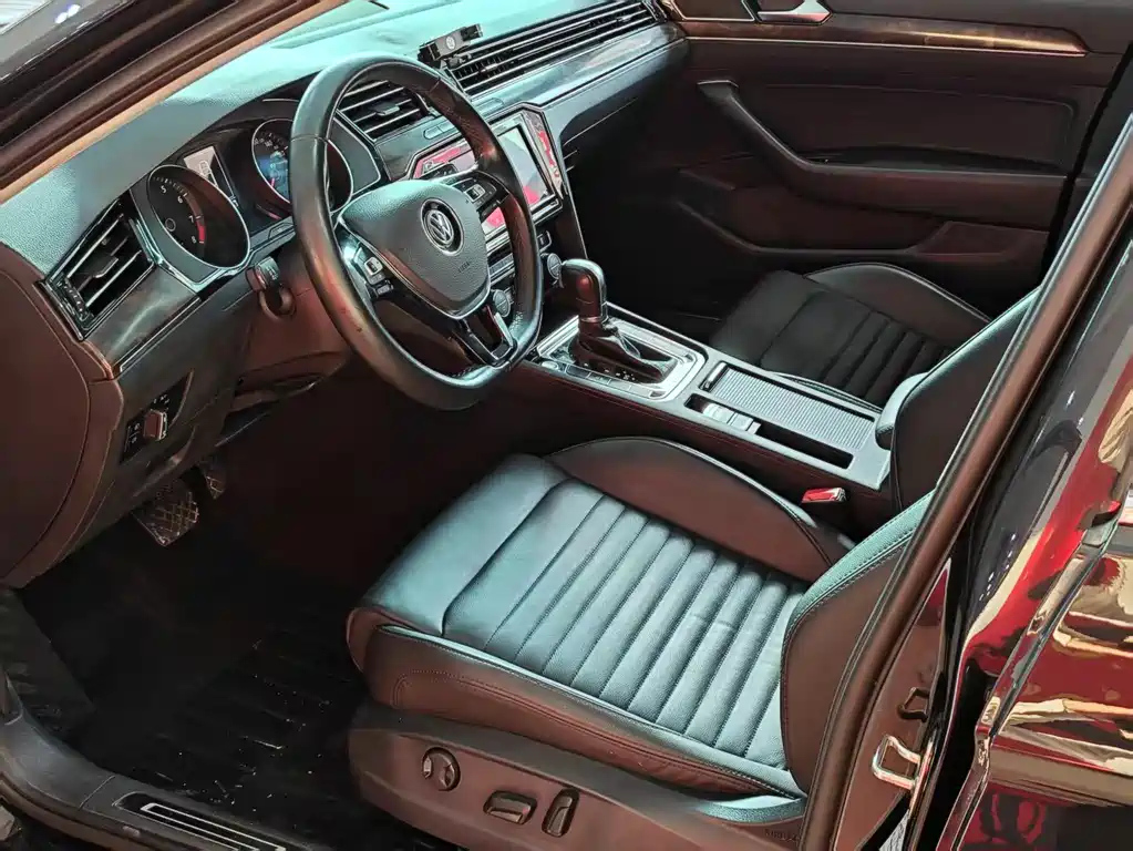VOLKSWAGEN MAGOTAN 2019