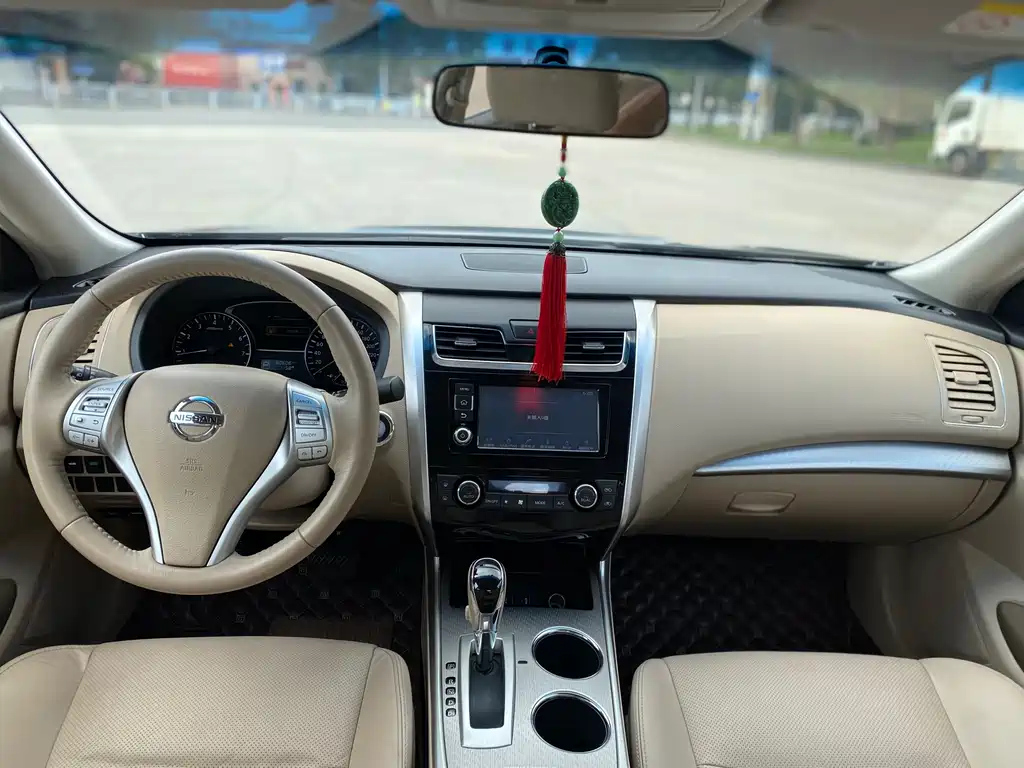NISSAN TEANA 2016