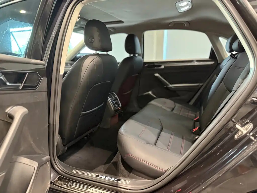 VOLKSWAGEN PASSAT 2016