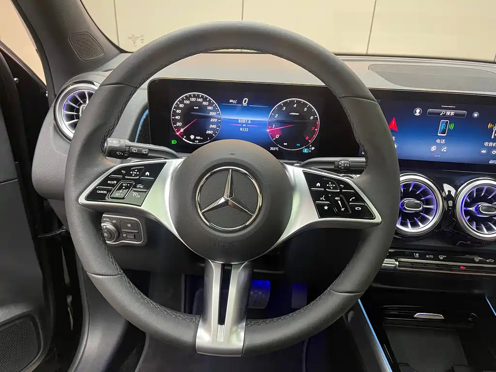 MERCEDES BENZ GLB 2024