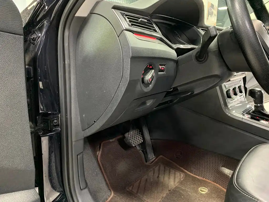 VOLKSWAGEN PASSAT 2017