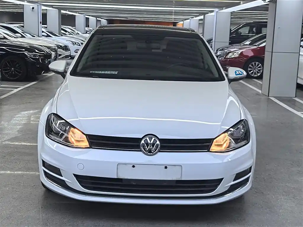 VOLKSWAGEN GOLF 2014