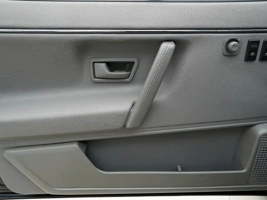 VOLKSWAGEN SANTANA CLASSIC 2012