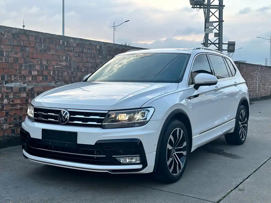 VOLKSWAGEN TIGUAN L 2021