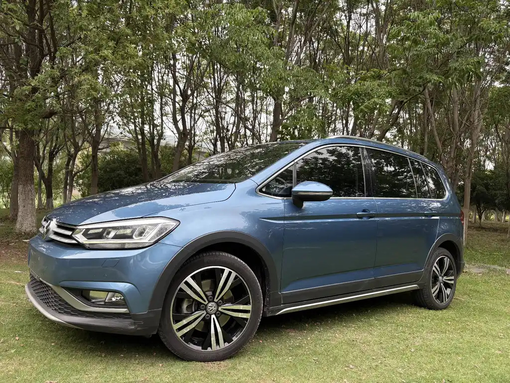 VOLKSWAGEN TOURAN 2018