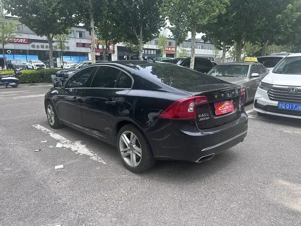 VOLVO S60 2015