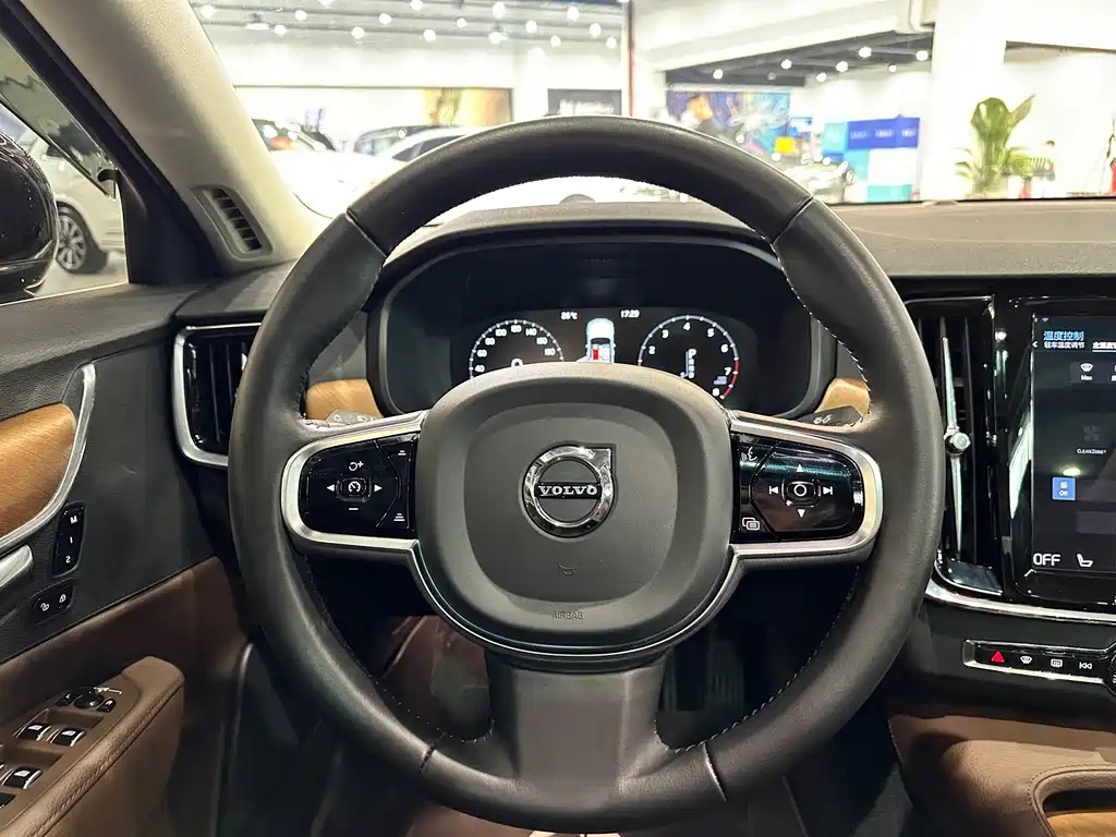 VOLVO S90 2020
