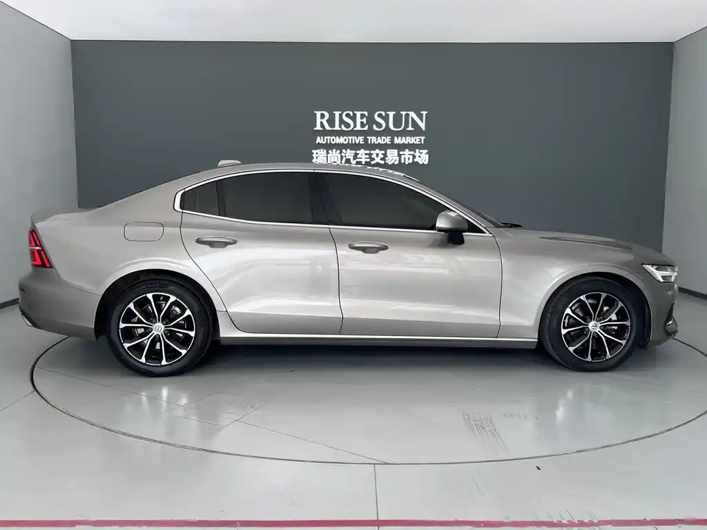 VOLVO S60 2021