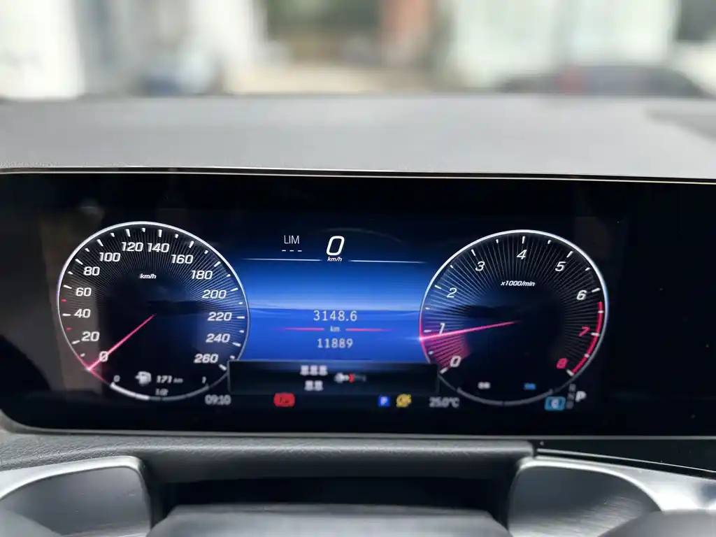 MERCEDES BENZ GLB 2024