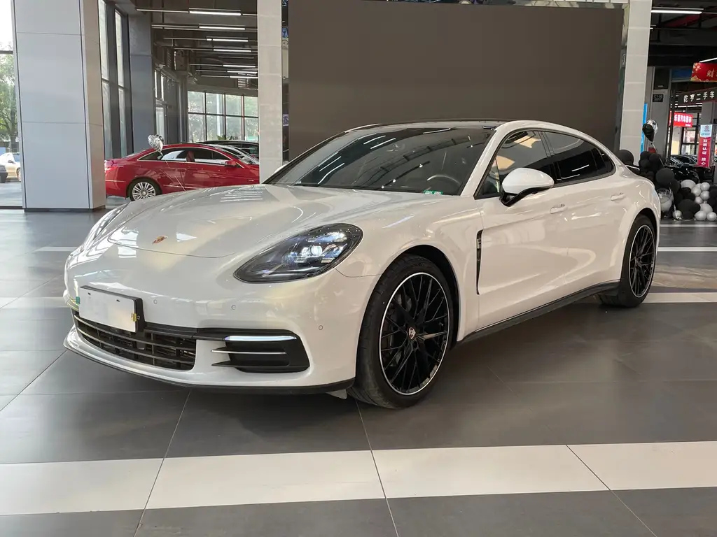 PORSCHE PANAMERA 2017