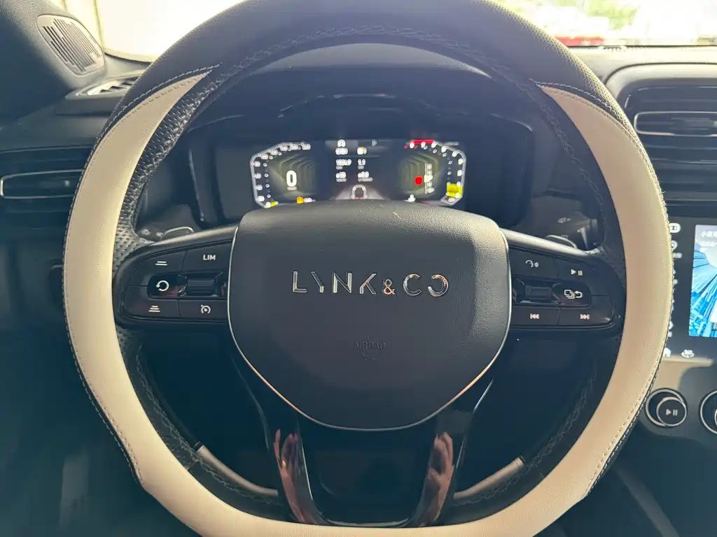 LYNK&CO 03 2021